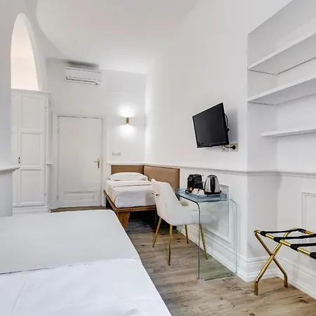 Гостевой дом Monti Cavour 4*