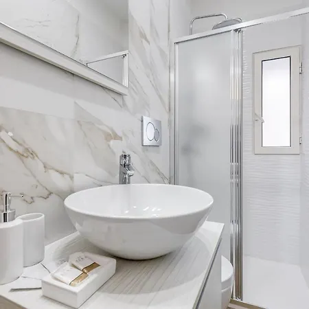 Monti Cavour 4*