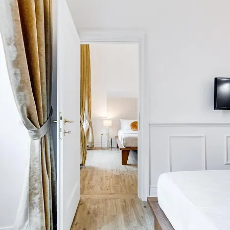 Monti Cavour 4*