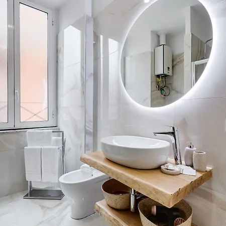 Monti Cavour 4*