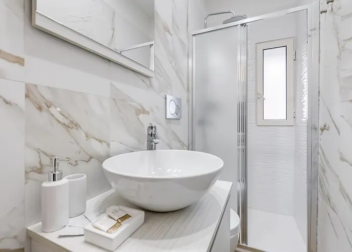 Monti Cavour 4*