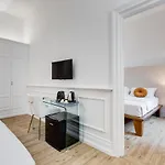 Monti Cavour 4* 로마