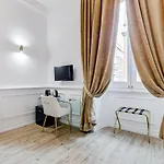 Monti Cavour 4* 로마